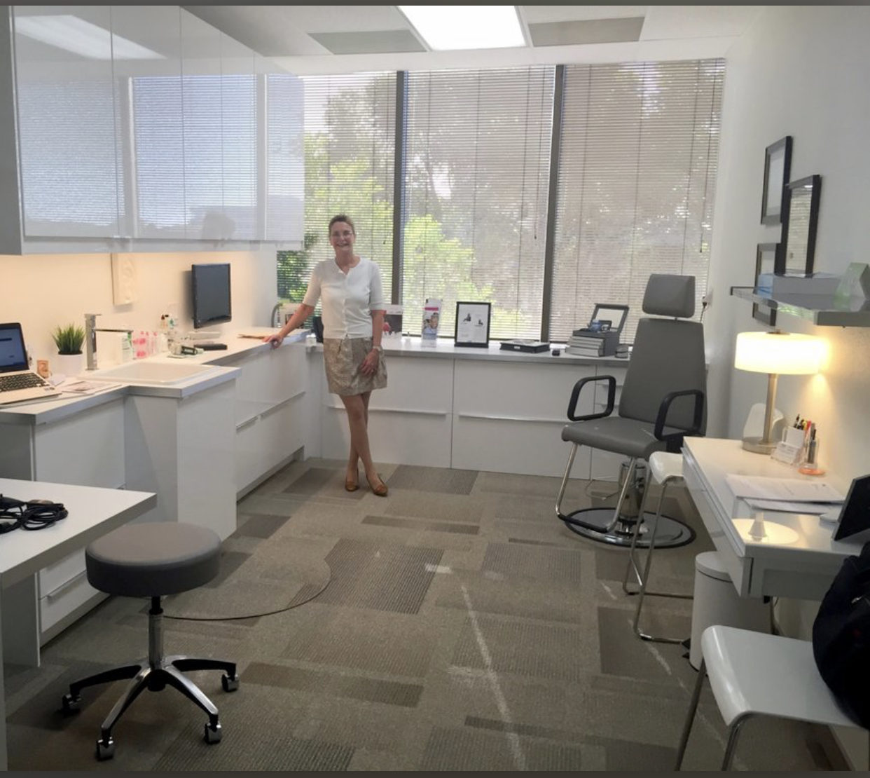 Shauna_Land_Heritage_Hearing_Aid_Solutions_Inside_Office